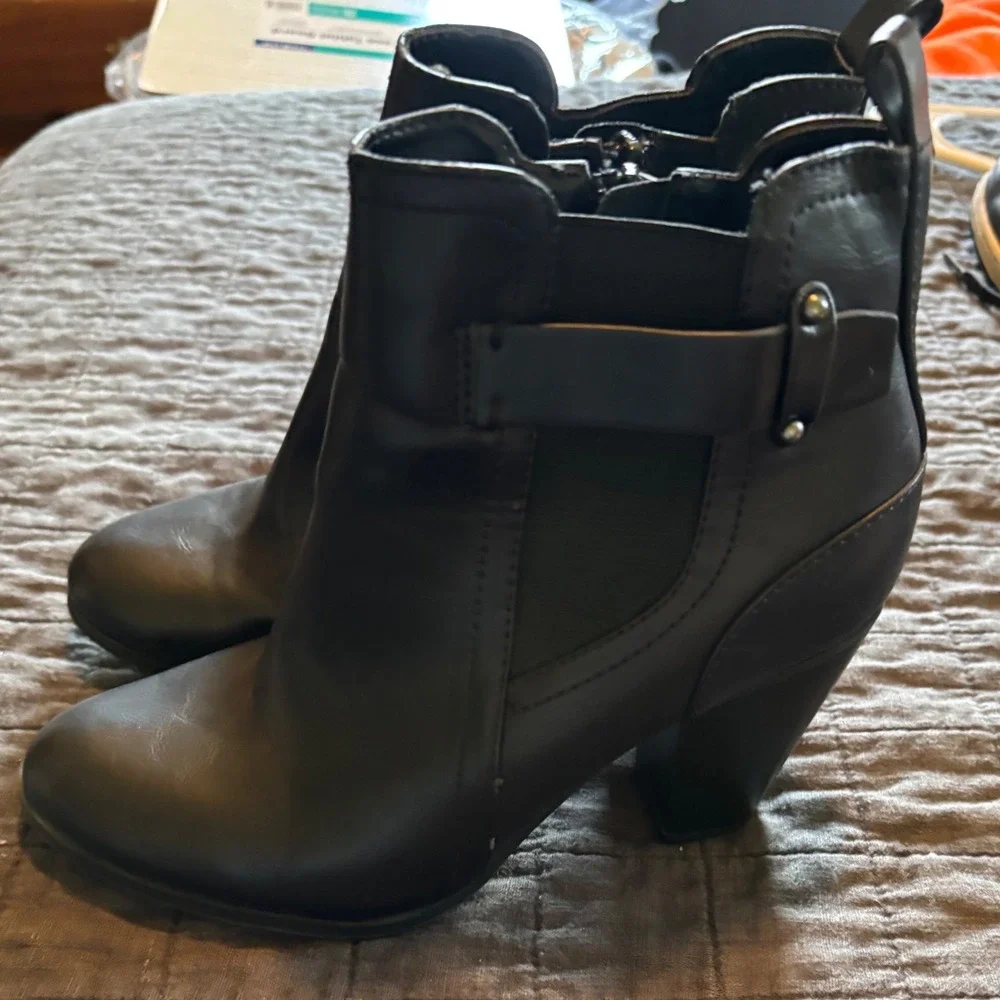 Soda‎ Ankle Boots Block Heel Buckle Accents Black Size 7